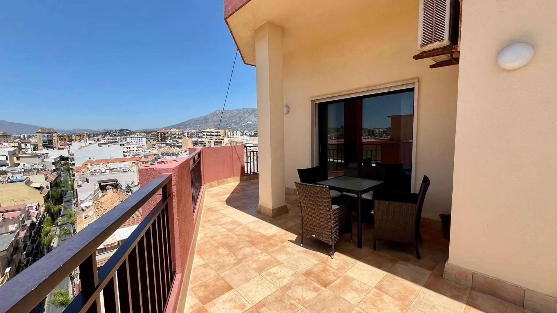 Atico En Yate Iv, Primera Linea Playa Apartment Fuengirola